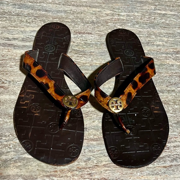 Tory Burch cheetah print thong flat sandals - Picture 1 of 15